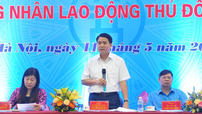 Chủ tịch TP Hà Nội đối thoại với công nhân lao động. (Ảnh kinh tế đô thị).