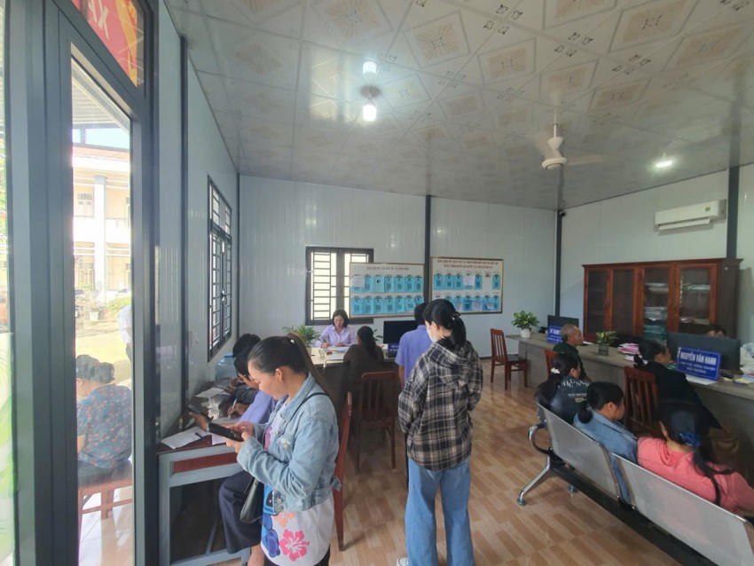 Hồ sơ được tiếp nhận và xử lý tại xã, quy trình rõ ràng, cán bộ hướng dẫn tận tình, người dân rất phấn khởi.