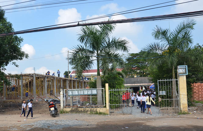 Trường tiểu học Thanh Bình đang sửa chữa, xây dựng.