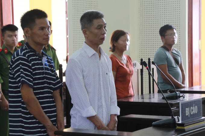 Khanh và Thắng tại phiên tòa ngày 17/10.