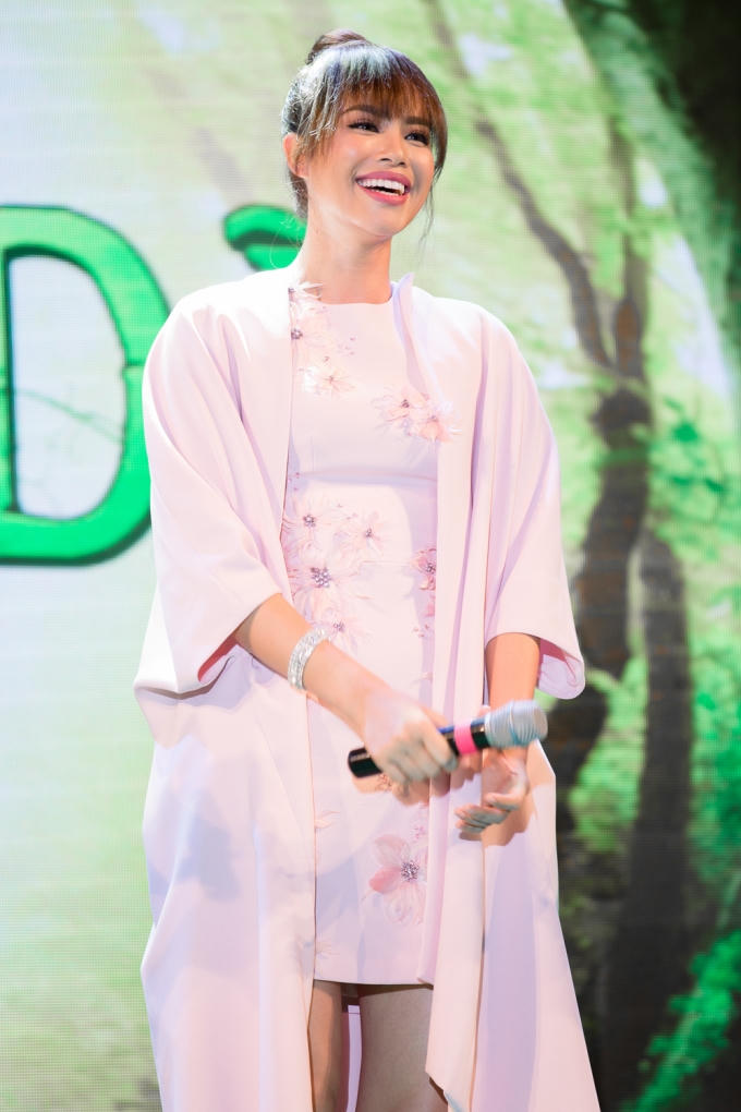 Sự thay đổi này của cô nhận được nhiều phản hồi tích cực từ phía người hâm mộ.