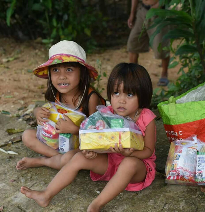 Món quà đã mang lại niền vui cho các cháu.