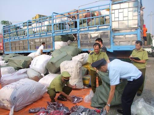 Tình trạng buôn lậu, gian lận thương mại, hàng giả, hàng kém chất lượng còn tương đối phổ biến ở Việt Nam.