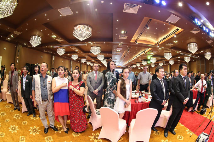 ... và nhiều người bạn từ Nga, Belarus và Kazakhstan, cùng nhiều vị khách quý của các cơ quan Đảng, Nhà nước, các đoàn thể quần chúng.