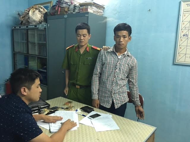 Đối tượng Nguyễn Thành Long tại trụ sở công an phường Sông Trí.