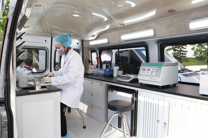Vingroup trao tặng Thành phố Hà Nội 3 xe kiểm nghiệm thực phẩm
