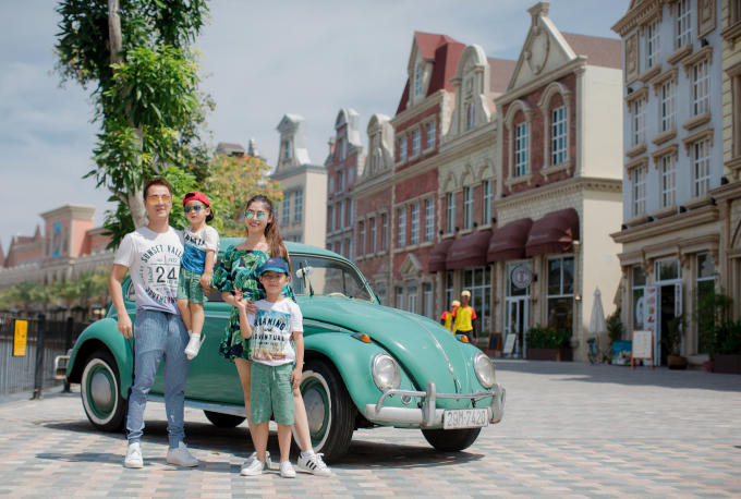 Tuy kết hôn đã lâu nhưng ca sĩ Đăng Khôi và hot mom Thủy Anh vẫn luôn nồng cháy như cặp vợ chồng son bên cạnh hai cậu con trai Đăng Khang (Ken) – Đăng Anh kháu khỉnh, đáng yêu. Cả hai luôn ý thức được việc phải gìn giữ và nuôi dưỡng hạnh phúc, bởi chỉ cần thực sự muốn thì chúng ta tất sẽ có rất nhiều cách để giữ lửa hôn nhân.