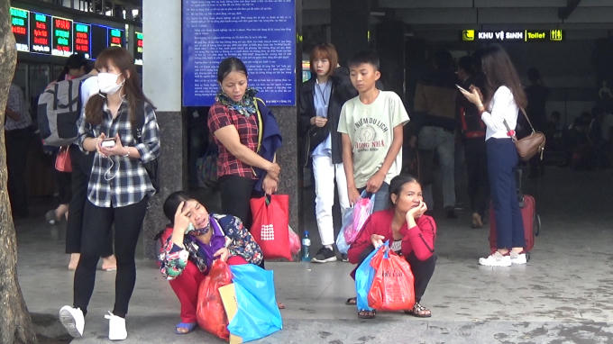 Hà Nội: Các bến xe đông nghẹt người về quê dịp nghỉ lễ 30/4