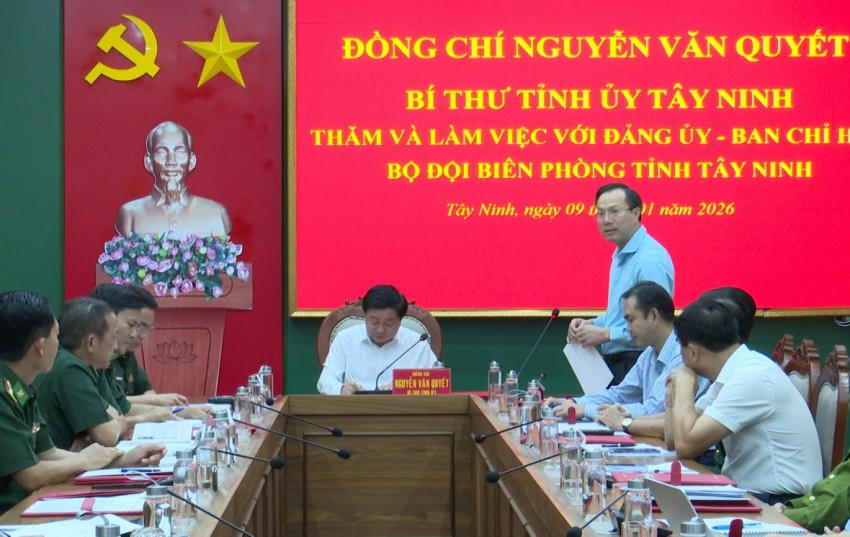 Ủy viên Ban Thường vụ Tỉnh ủy, Phó Chủ tịch UBND tỉnh Đoàn Trung Kiên phát biểu tại hội nghị