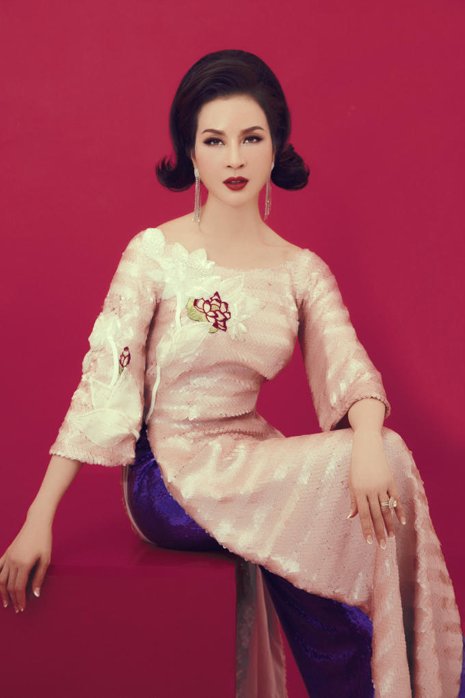 MC Thanh mai sang trọng kiêu sa trong những mẫu áo dài cách tân