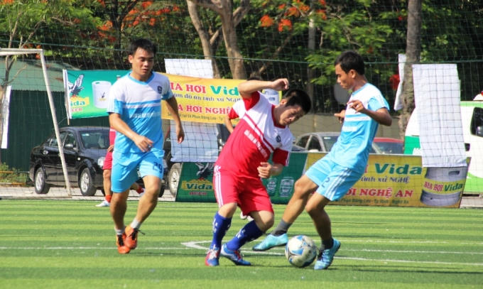 Ngay sau Lễ khai mạc giải, những trận đấu đầu tiên của giải đã diễn ra hết sức hấp dẫn.