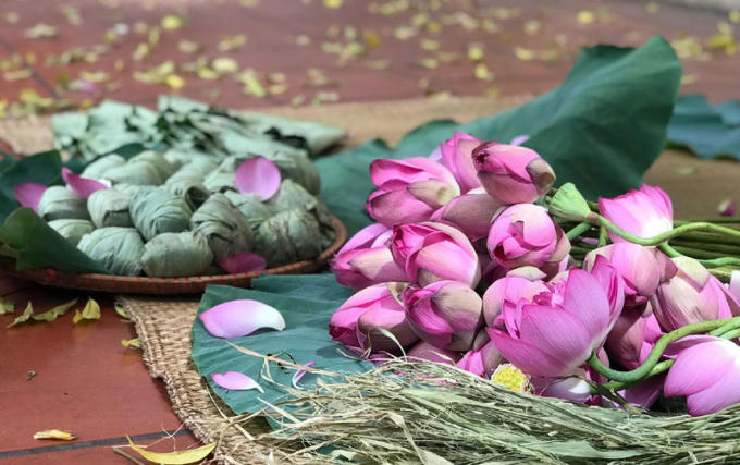 Thường thì mỗi bông sen sẽ ướp một lượng trà để đủ pha một ấm