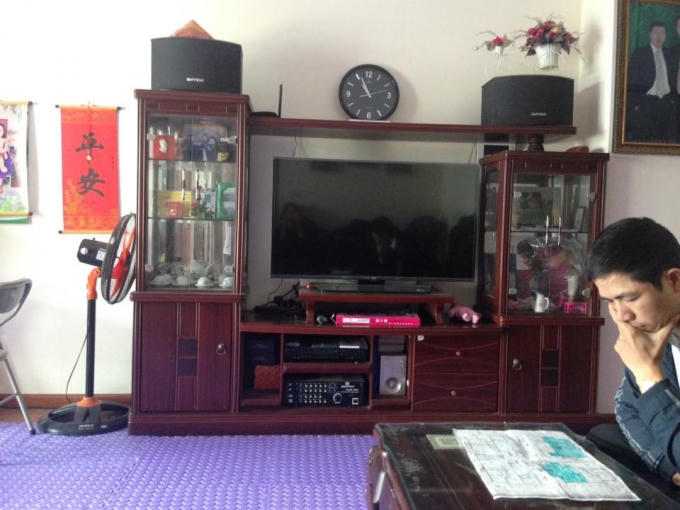 Phòng khách của căn hộ rộng rãi, đẹp và sang trọng.