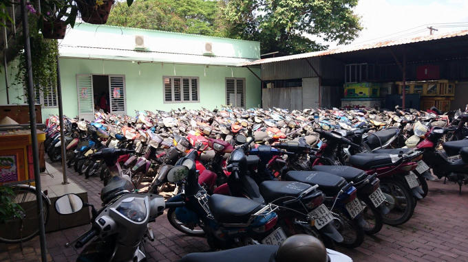 Xe tang vật bị tạm giữ tại xã Xuân Thới Thượng.