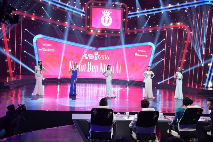 Thí sinh dân tộc bật khóc nức nở khi bị chất vấn về dự án Người đẹp Nhân ái