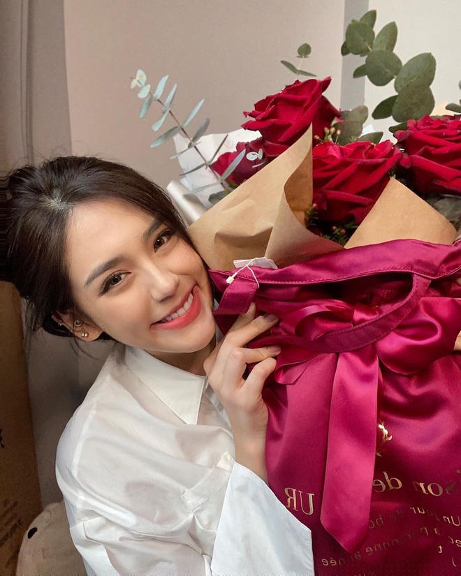 Gương mặt thanh tú với đường nét hài hòa cùng nụ cười tươi rói của Thanatcha có thể