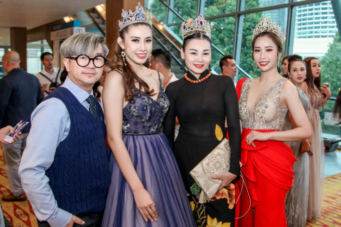Hoa hậu Thế giới Malaysia (Thứ 2 từ trái qua phải).