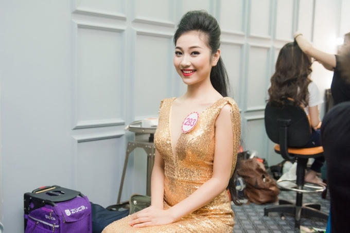 Nhiều bạn ở xa hoặc chưa kịp chuẩn bị dạ hội đều được ban tổ chức hỗ trợ trang phục. Theo đó, những hình ảnh đầu tiên sẽ sớm được ban tổ chức công bố.