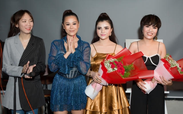 Nam Thư tuyên bố đã trả hết nợ, khui nút vàng YouTube trong buổi fanmeeting