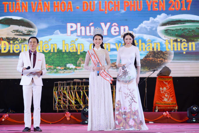 Hoa hậu Tường Linh được chào đón tại quê nhà, nhận bằng khen UBND Tỉnh Phú Yên