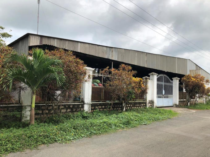 Một khu đất làm nhà xưởng của bà Trúc.