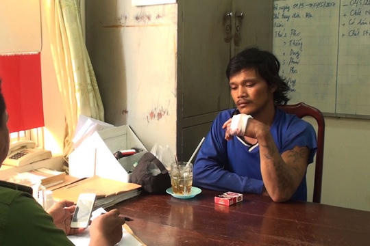 Nguyễn Văn Tửng tại cơ quan công an. (Ảnh: báo Người lao động)