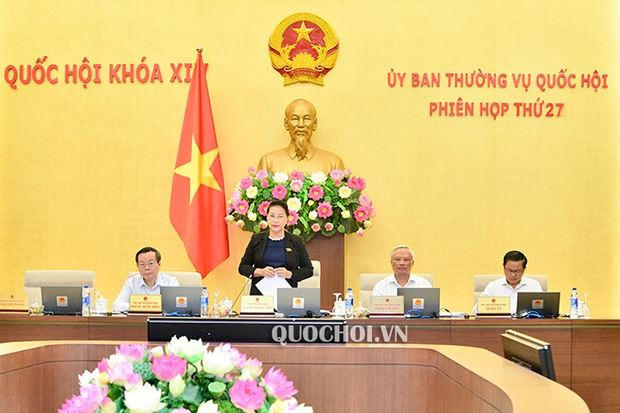 Một phiên họp của UBTVQH.