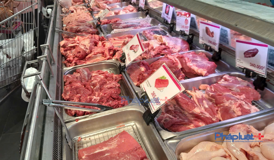 Một số mặt hàng như thịt bò, thủy sản giảm nhẹ so với các ngày Mùng 3 - 4 nhờ nguồn cung tăng.