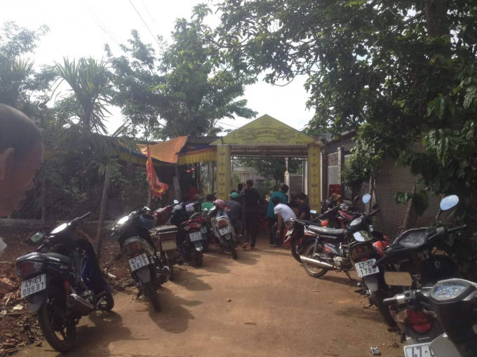 Gia đình đang lo hậu sự cho nạn nhân trong vụ tai nạn.
