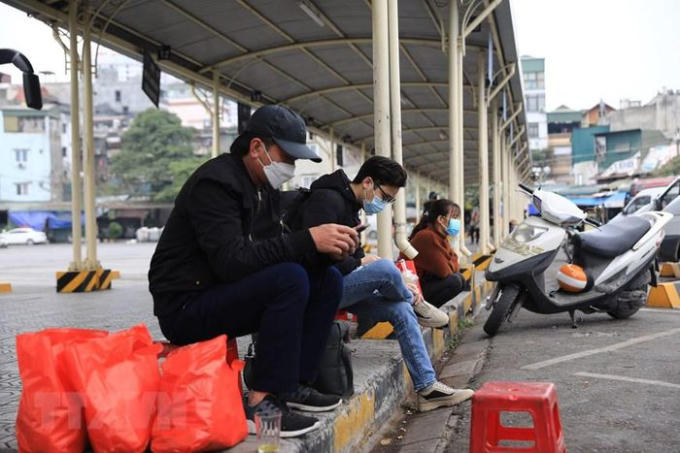 Bến xe Giáp Bát yêu cầu tất cả người dân vào bến bắt buộc phải đeo khẩu trang để phòng, chống dịch COVID-19. (Ảnh: Hoàng Hiếu/TTXVN)