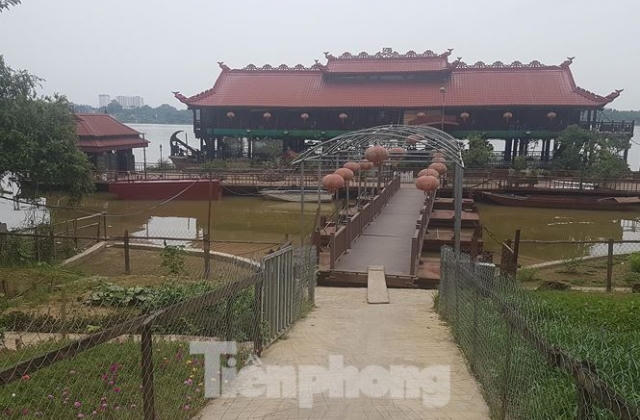 Địa ốc 8AM: 'Biệt phủ', nhà hàng mọc trái phép trên sông Hồng, xuất hiện đảo giữa hồ Đồng Mô