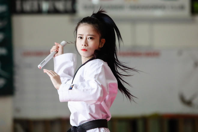 Châu Tuyết Vân (sinh năm 1990) là VĐV vừa xuất sắc giành tấm huy chương vàng taekwondo cho đoàn thể thao Việt Nam tại SEA Games 30. Trước đó, 9X từng giành 3 HCV SEA Games khác ở nội dung quyền thuật đồng đội nữ trong 3 kỳ SEA Games liên tiếp - 2013, 2015 và 2017.