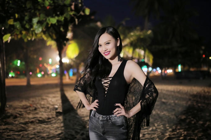 Cao Thùy Linh phơi nắng một tuần để quay MV mới tỉnh giấc