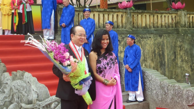 GS. Viện sĩ Hoàng Quang Thuận trong buổi Lễ trao bằng xác lập kỷ lục độc bản thế giới cuốn Sử thi Hoa Lư Thi tập.