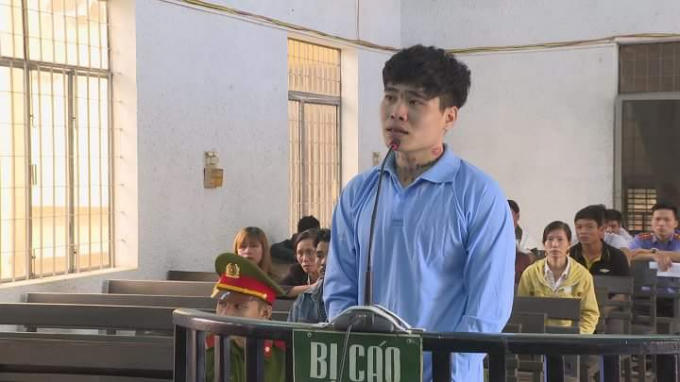 Nguyễn Văn Thanh trước vành móng ngựa.