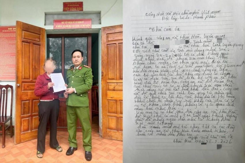 Bà N.T.C viết thư cảm ơn và trao tận tay bức thư cho đại diện Công an xã Thái Hòa.