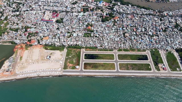 Dự án này có diện tích mặt nước biển khoảng 27 ha thuộc phần biển của phường Đức Long và xã Tiến Thành, 95,9 ha còn lại đất của các hộ gia đình, cá nhân, các tổ chức khác.