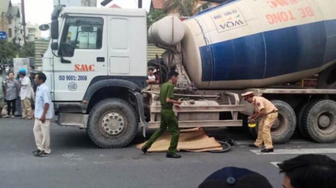 Vụ tai nạn khiến người đàn ông đi xe đạp tử vong tại chỗ.