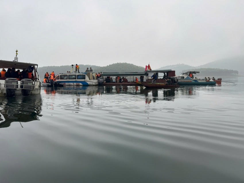 Thủ tướng yêu cầu Bộ Công an chỉ đạo Công an tỉnh Lào Cai khẩn trương điều tra, xác minh nguyên nhân; lưu ý kiểm tra vi phạm về điều kiện kinh doanh trên đường thủy nội địa.