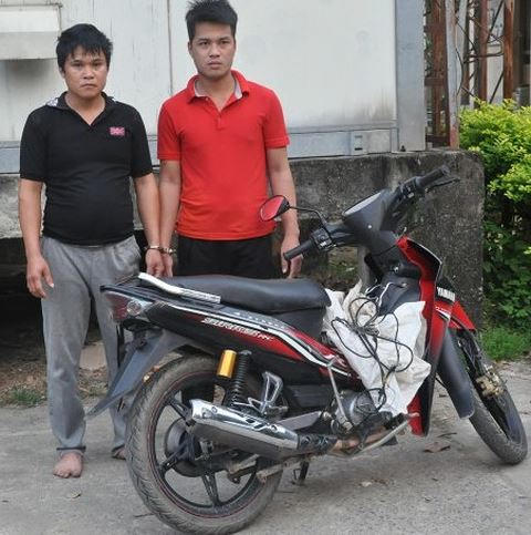 Hai đối tượng cùng phương tiện đi trộm chó. (Ảnh: báo Công lý)