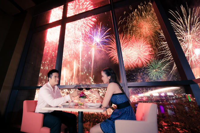 Địa điểm ngắm pháo hoa tuyệt đẹp tại khách sạn Novotel.