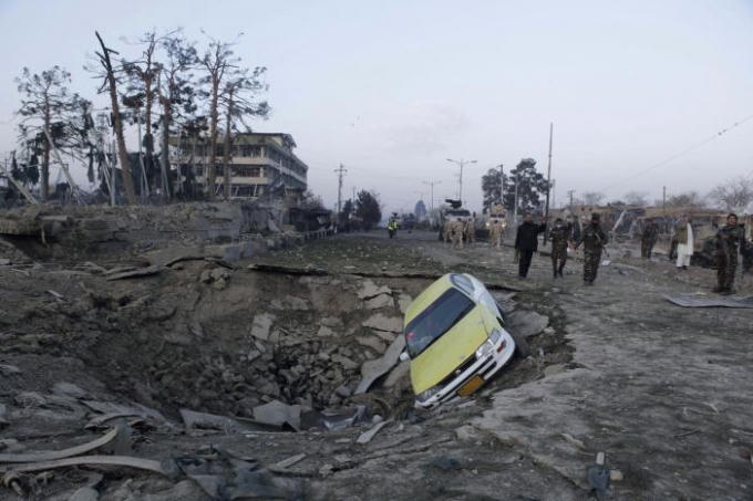Taliban đ&aacute;nh bom Tổng l&atilde;nh sự qu&aacute;n Đức tại Afghanistan, hơn 100 người thương vong