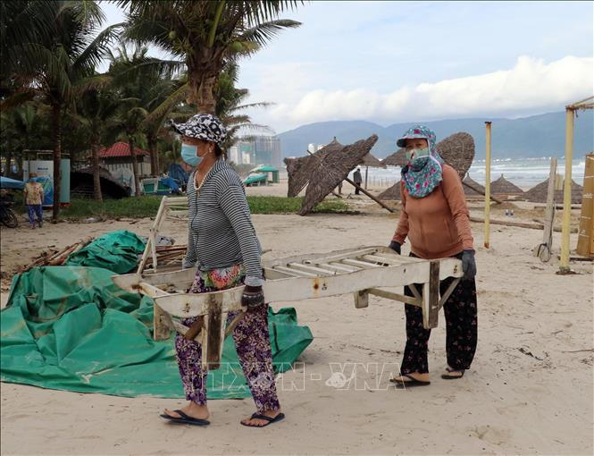 vna_potal_da_nang_nguoi_dan_chu_dong_phong_chong_bao_so_9__stand