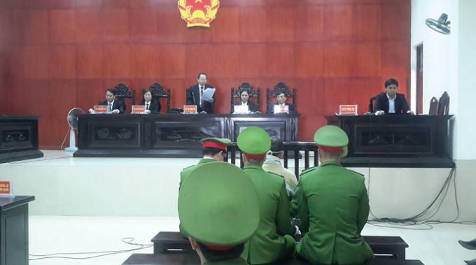 Đại diện HĐXX TAND tỉnh Quảng Ninh tuyên án.