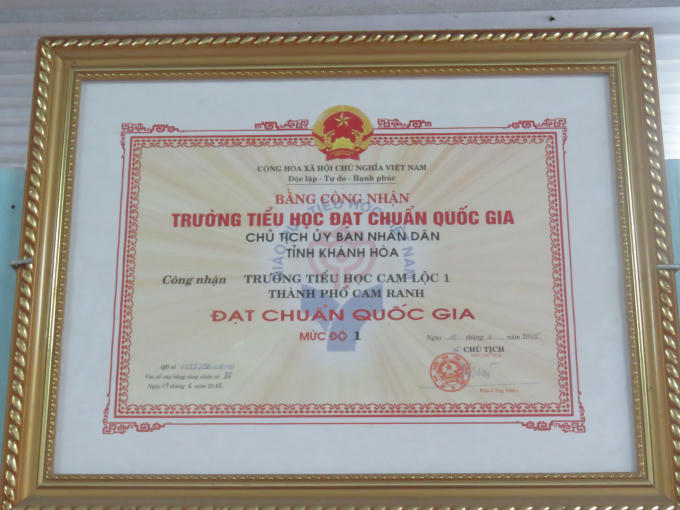 Bằng công nhận trường Tiểu học Cam Lộc 1, đạt chuẩn Quốc gia.