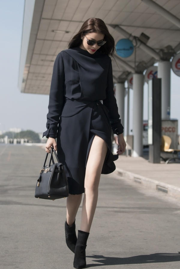 Hoa hậu Phạm Hương diện set đồ hiệu sang trọng g&acirc;y ch&uacute; &yacute; tại s&acirc;n bay