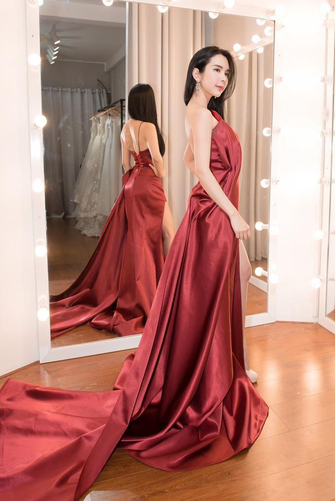 Huỳnh Vy mang 40 bộ trang phục sang Philippines tranh t&agrave;i tại Miss Tourism Queen Worldwide 2018