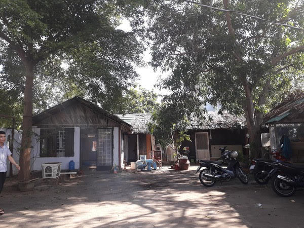 Gia đình bà Hòe bức xúc vì đất gia đình bà đang sử dụng ổn định, nhiều người bị đảo lộn cuộc sống vì bị cưỡng chế khỏi đất.