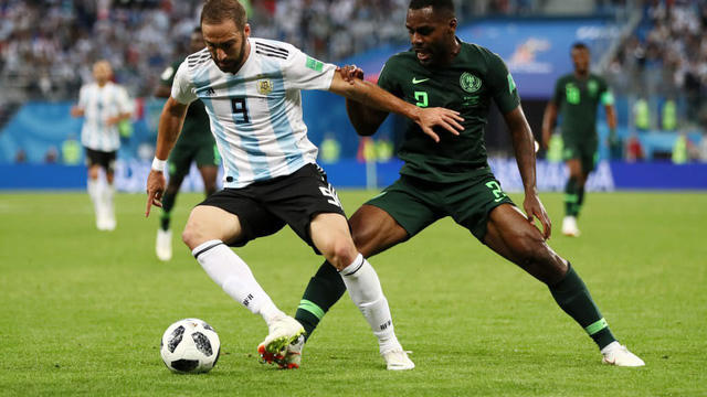 Higuain chưa thể ghi bàn cho Argentina