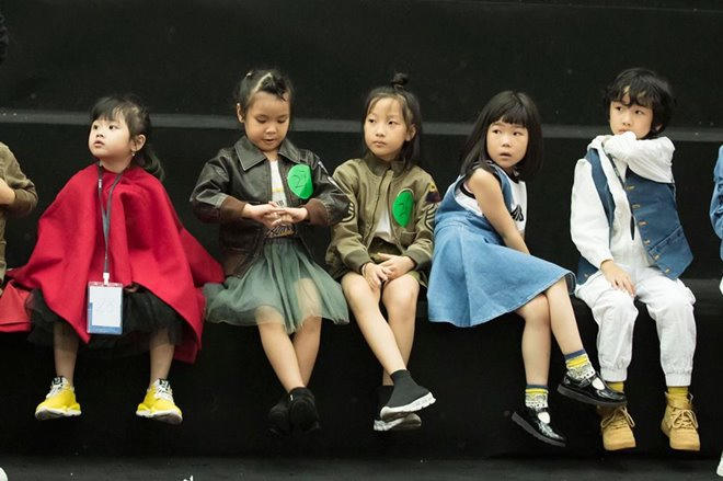 Xu&acirc;n Lan đưa 4 học tr&ograve; nh&iacute; đến Shanghai Fashion Week